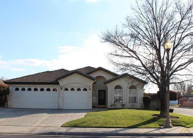 9805 Paper Moon Way in Bakersfield, CA - Building Photo - Building Photo