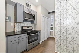 167 Christopher Columbus Dr in Jersey City, NJ - Building Photo - Building Photo