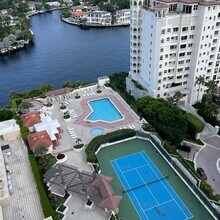 20185 E Country Club Dr in Miami, FL - Building Photo - Building Photo