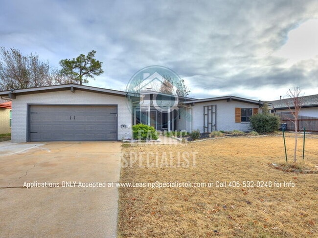 6216 N College St in Warr Acres, OK - Building Photo - Building Photo