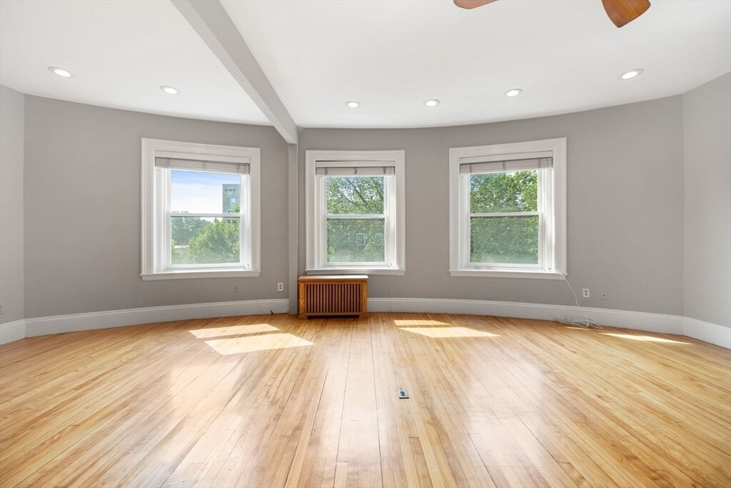1011 Beacon St in Brookline, MA - Building Photo