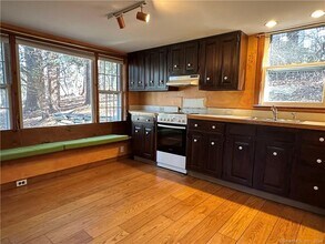 4 Silvermine Way in Norwalk, CT - Building Photo - Building Photo