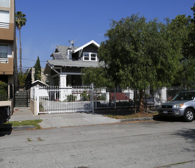 845 S Gramercy Pl in Los Angeles, CA - Foto de edificio - Building Photo