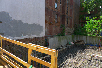 306 E 109th St in New York, NY - Building Photo - Building Photo