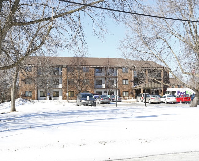 Red Rock Manor in Newport, MN - Foto de edificio - Building Photo
