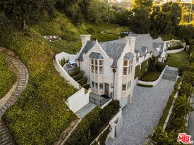 10950 Bellagio Rd in Los Angeles, CA - Building Photo