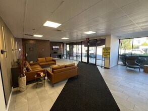 3930 S University Center Dr in Las Vegas, NV - Building Photo - Building Photo