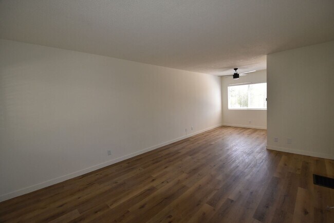 6245 Cahuenga Blvd, Unit 05 in Los Angeles, CA - Building Photo - Building Photo