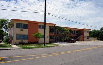 12890 NE 6th Ave in Miami, FL - Building Photo - Building Photo