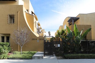 Tolton Court in Los Angeles, CA - Building Photo - Building Photo