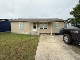 308 E 2nd St in Bishop, TX - Building Photo