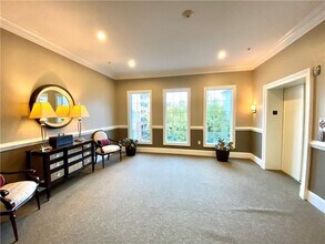 3635 E Paces Cir in Atlanta, GA - Foto de edificio - Building Photo