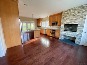 2130 Hunterbrook Rd in Yorktown Heights, NY - Building Photo - Building Photo