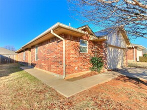 405 Apache Gate Dr in Oklahoma City, OK - Building Photo - Building Photo