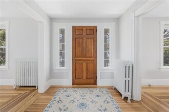 10 Eustis Ave in Newport, RI - Building Photo - Building Photo