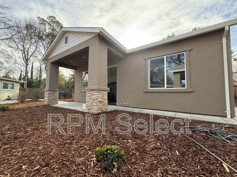 1229 Hooton Ct in Carmichael, CA - Building Photo