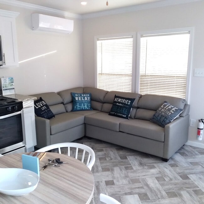 268 Oak Harbor Camp in Haines City, FL - Building Photo - Building Photo