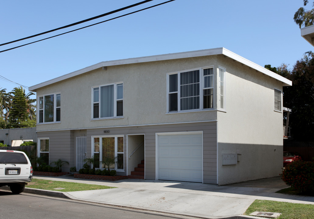 1900 E Appleton St in Long Beach, CA - Foto de edificio