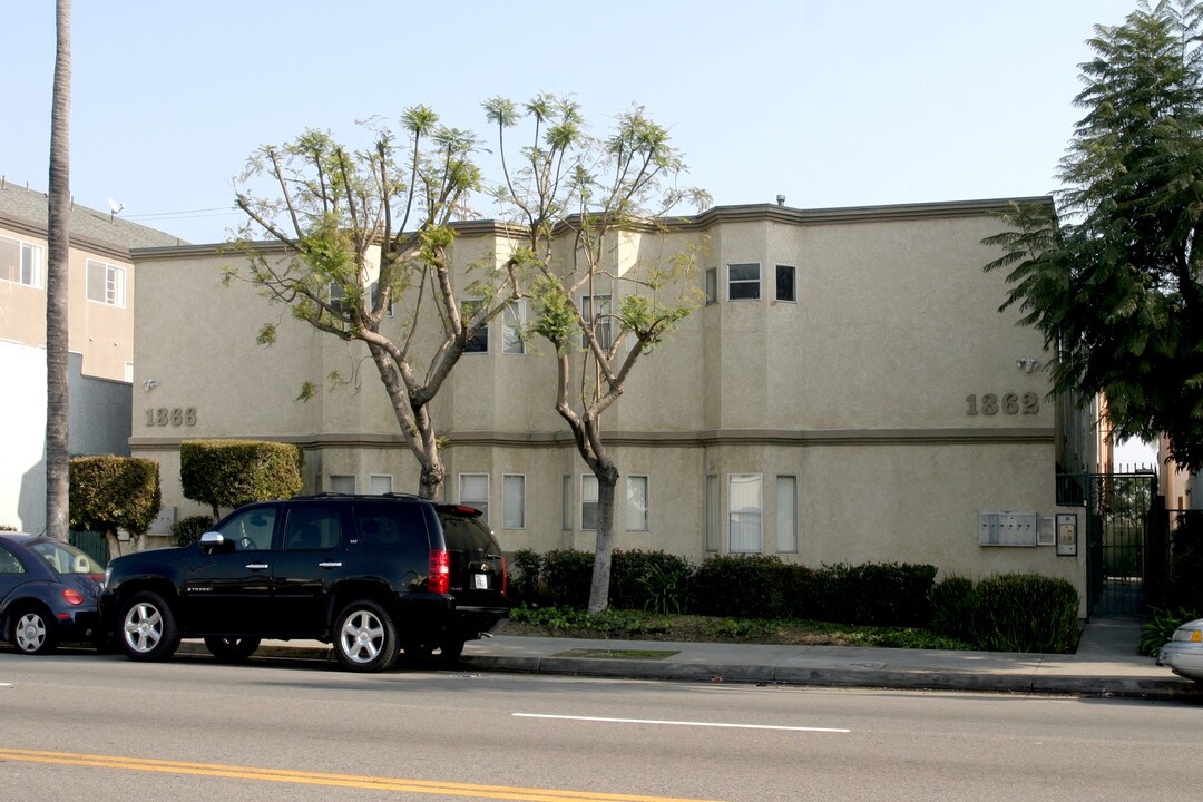 1366 Redondo Ave in Long Beach, CA - Building Photo