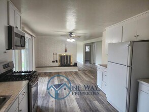 4624 Grandview Dr W in Tacoma, WA - Building Photo - Building Photo