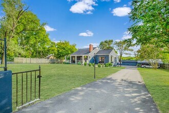 562 Neelys Bend Rd in Nashville, TN - Building Photo - Building Photo