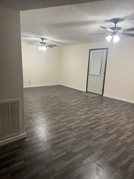 110 Farm to Market 82 in Kirbyville, TX - Building Photo