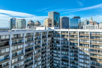 City Center Plaza in Oakland, CA - Building Photo - Building Photo