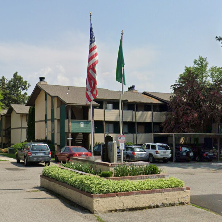 University Village Apartments in Spokane, WA - Foto de edificio