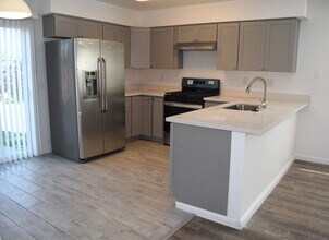 8165 La Almendra Way in Sacramento, CA - Building Photo - Building Photo