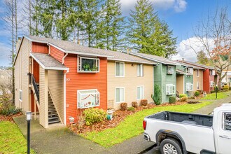 Sunset Meadows Condominiums in Portland, OR - Building Photo - Building Photo