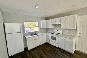 34782 Evergreen Way in Dade City, FL - Building Photo - Building Photo