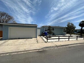 6350 Mesita Dr in San Diego, CA - Building Photo - Building Photo