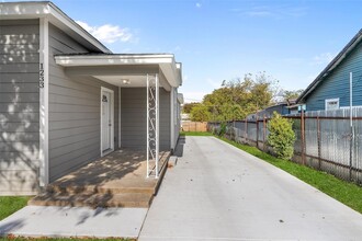 1233 E Jessamine St, Unit 910 E 8th St Unit 104 in Fort Worth, TX - Building Photo - Building Photo