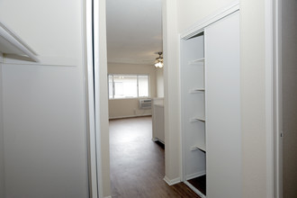 Los Arcos Apartments in Whittier, CA - Building Photo - Interior Photo