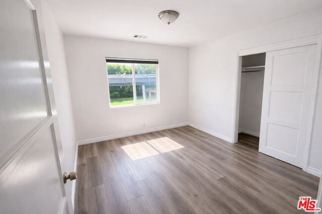 10870 Whitburn St in Culver City, CA - Building Photo - Building Photo