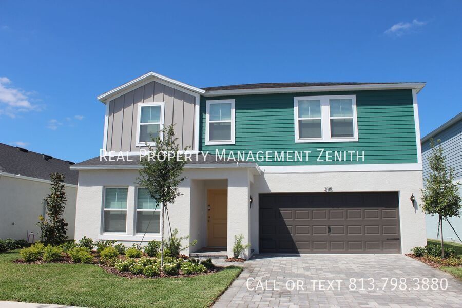 2115 Stillview Pass in Zephyrhills, FL - Building Photo