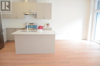 3 Russel Wice Ave. in Richmond Hill, ON - Building Photo - Building Photo