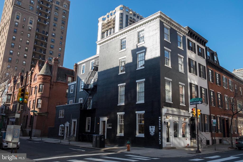 238 S 20th St in Philadelphia, PA - Building Photo