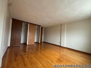 1110 Commonwealth Ave in Boston, MA - Building Photo - Building Photo