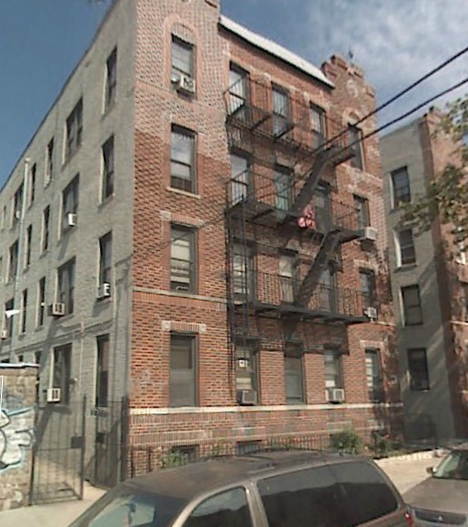 24-56 44th St in Long Island City, NY - Foto de edificio - Building Photo