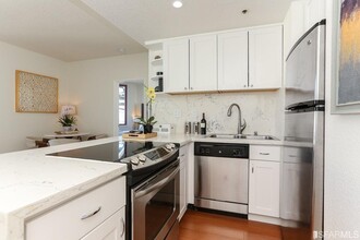 201 Harrison St in San Francisco, CA - Building Photo - Building Photo