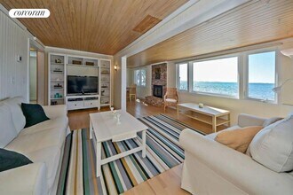 314 E Montauk Hwy in Hampton Bays, NY - Building Photo - Building Photo