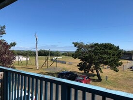 200 E Harms Dr, Unit A1 in Westport, WA - Building Photo