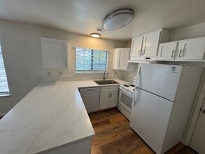 1498 E Carolyn Ln in Reedley, CA - Foto de edificio - Building Photo