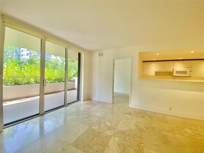 141 Crandon Blvd in Key Biscayne, FL - Building Photo - Building Photo