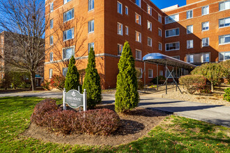 Essex House Apartments in Shaker Heights, OH - Building Photo - Building Photo