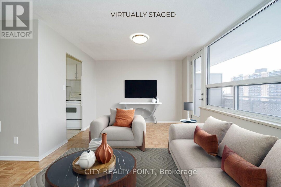 6200 Bathurst St in Toronto, ON - Building Photo