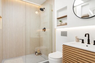 23046 Saticoy St, Unit 23046.5 in Canoga Park, CA - Building Photo - Building Photo