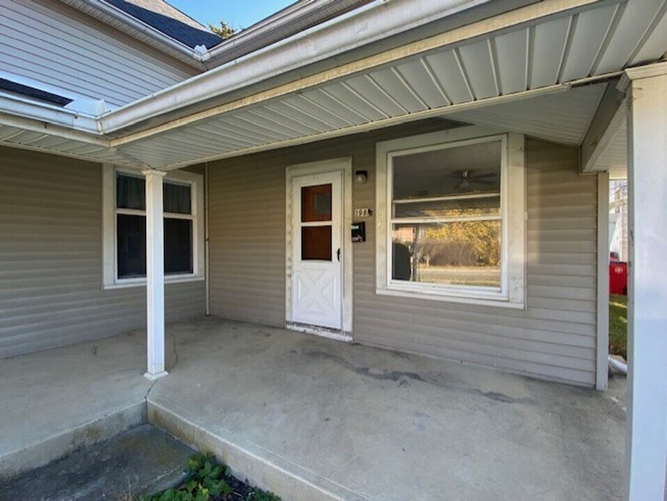 1-198 1/2 E High St in London, OH - Building Photo