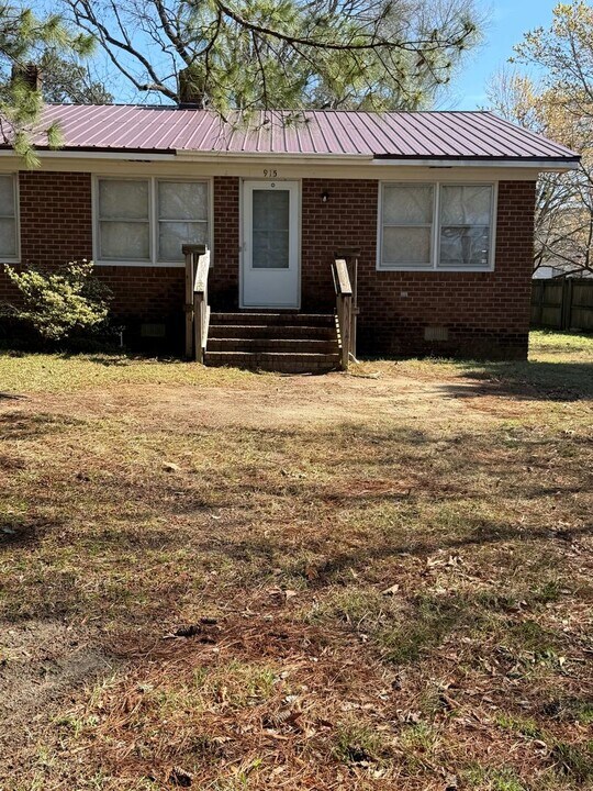915 S Kates Ln in Nashville, NC - Building Photo